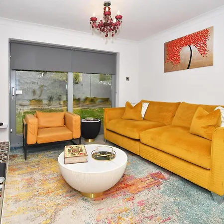 Townhouse @ Aboyne Close Holiday home